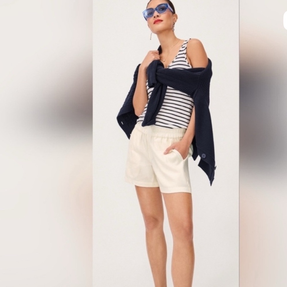 CAbi Ojai Linen Blend Short Style Number 6639